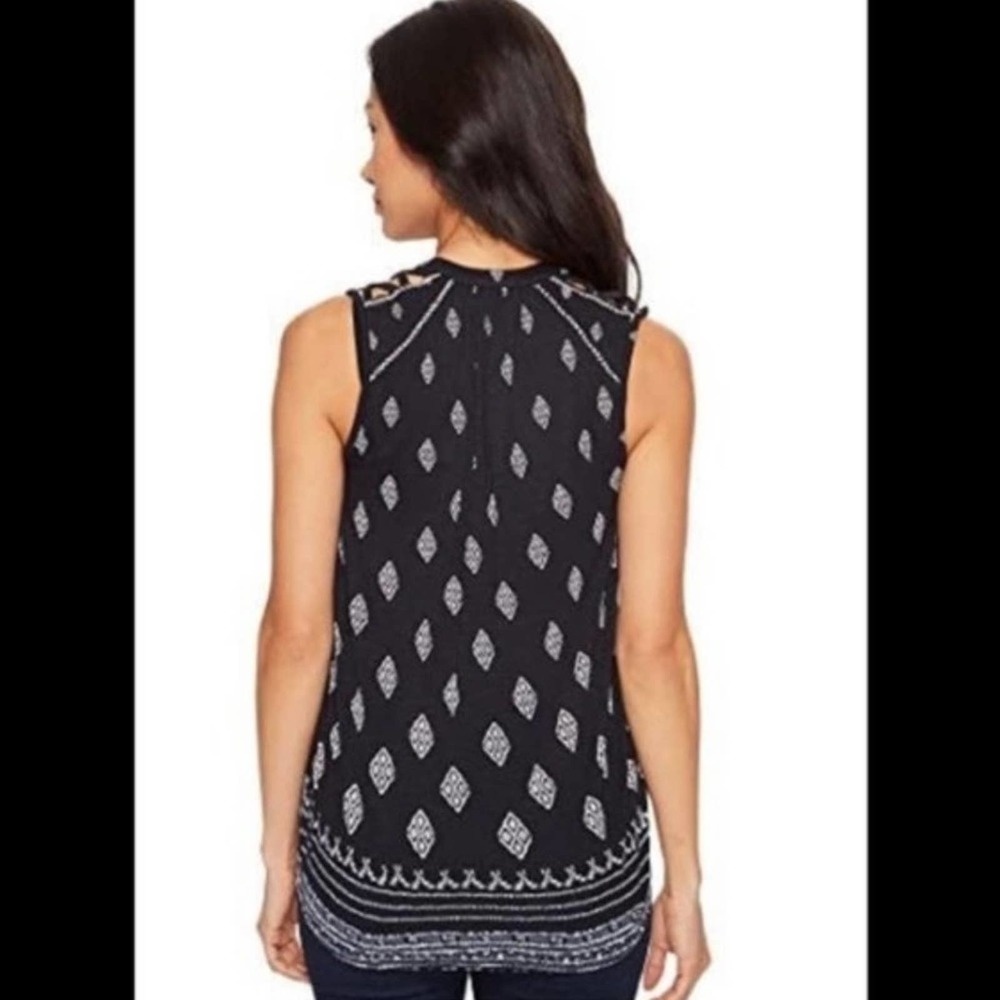 Lucky Brand Diamond Print Sleeveless Top - Picture 7 of 9